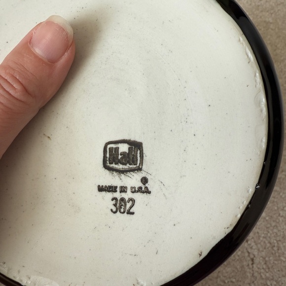 Black Hall Pottery 302 utensil holder/crock - Picture 2 of 3